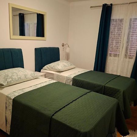 Apartments Popaj Komiža Buitenkant foto