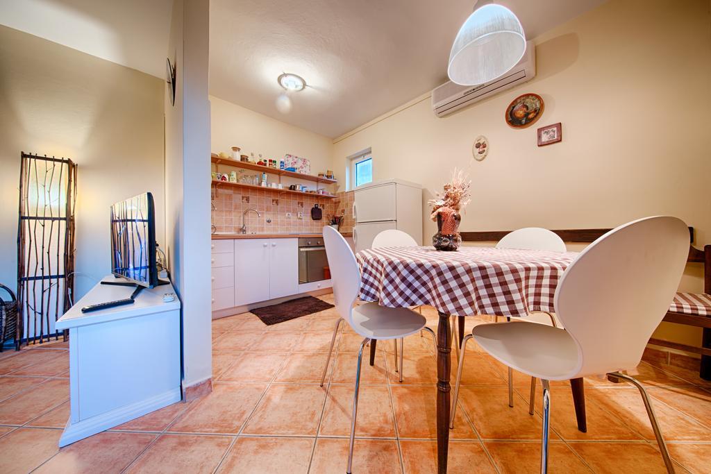 Apartments Popaj Komiža Buitenkant foto