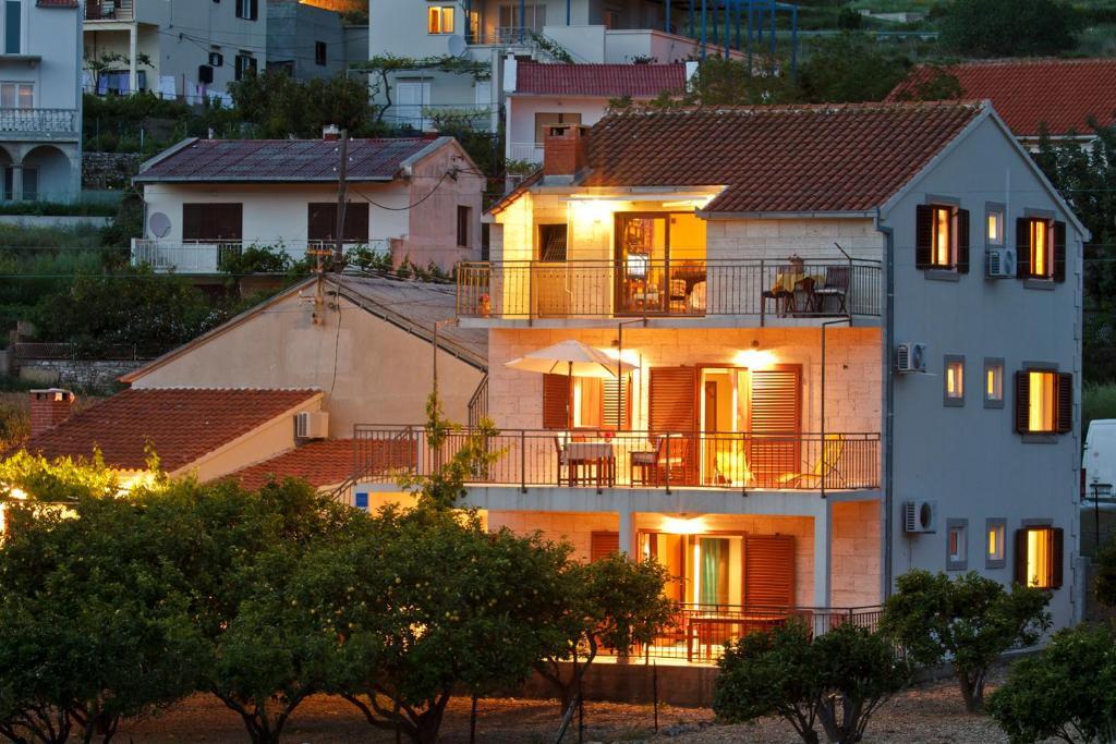Apartments Popaj Komiža Buitenkant foto